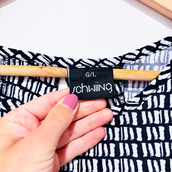 SCHWIING Black and white tank top - Picture 6 of 6